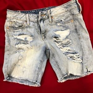 AE | Size 00 (fits more like a 2) | Trendy shorts